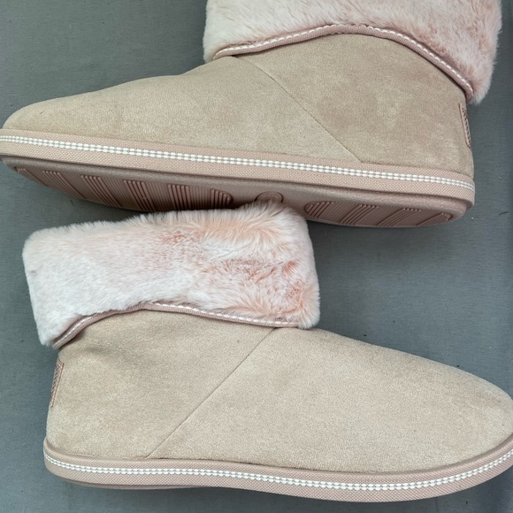 Cozy Blush Fur-Lined Women's Winter Shoes - Picture 2 of 4